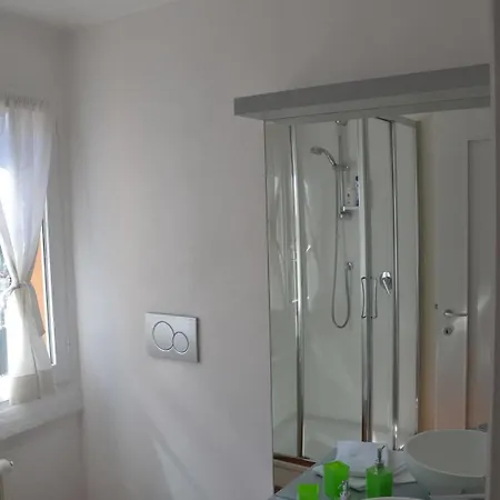 Nina Relais Boutique Bed & Breakfast Carate Urio