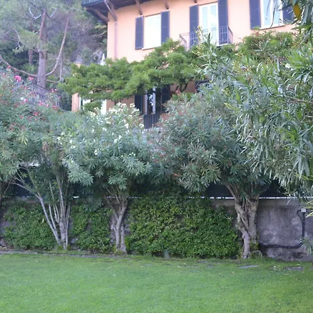 Nina Relais Boutique Bed & Breakfast Carate Urio