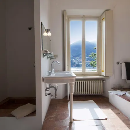 Nina Relais Boutique Couette-café Carate Urio