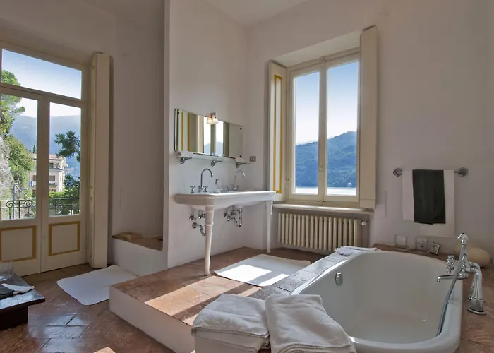Nina Relais Boutique Bed and Breakfast Carate Urio