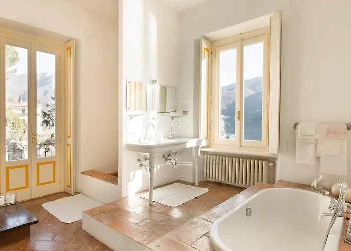 Nina Relais Boutique Bed and Breakfast Carate Urio