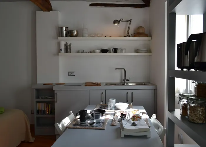 Nina Relais Boutique Bed and Breakfast Carate Urio