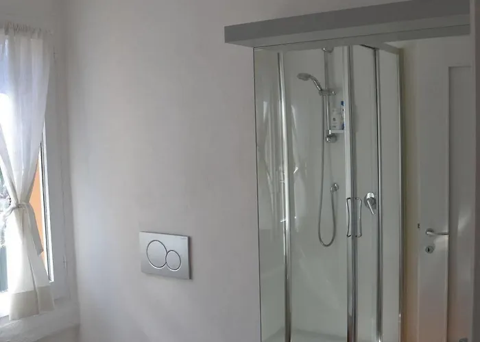 Nina Relais Boutique Bed and Breakfast Carate Urio